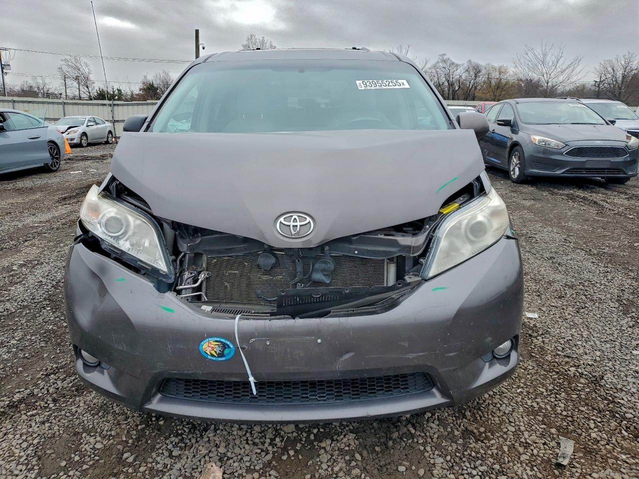 2013 TOYOTA SIENNA