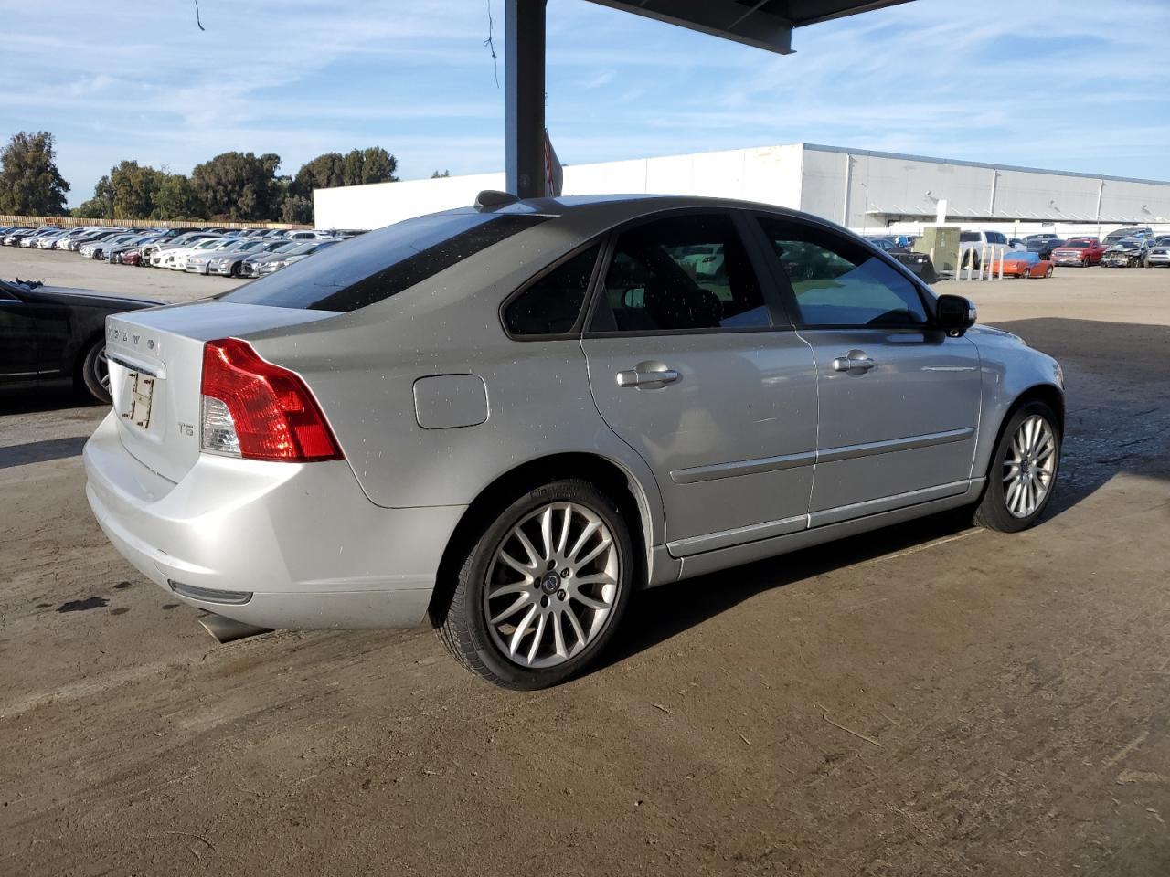 2011 VOLVO S40