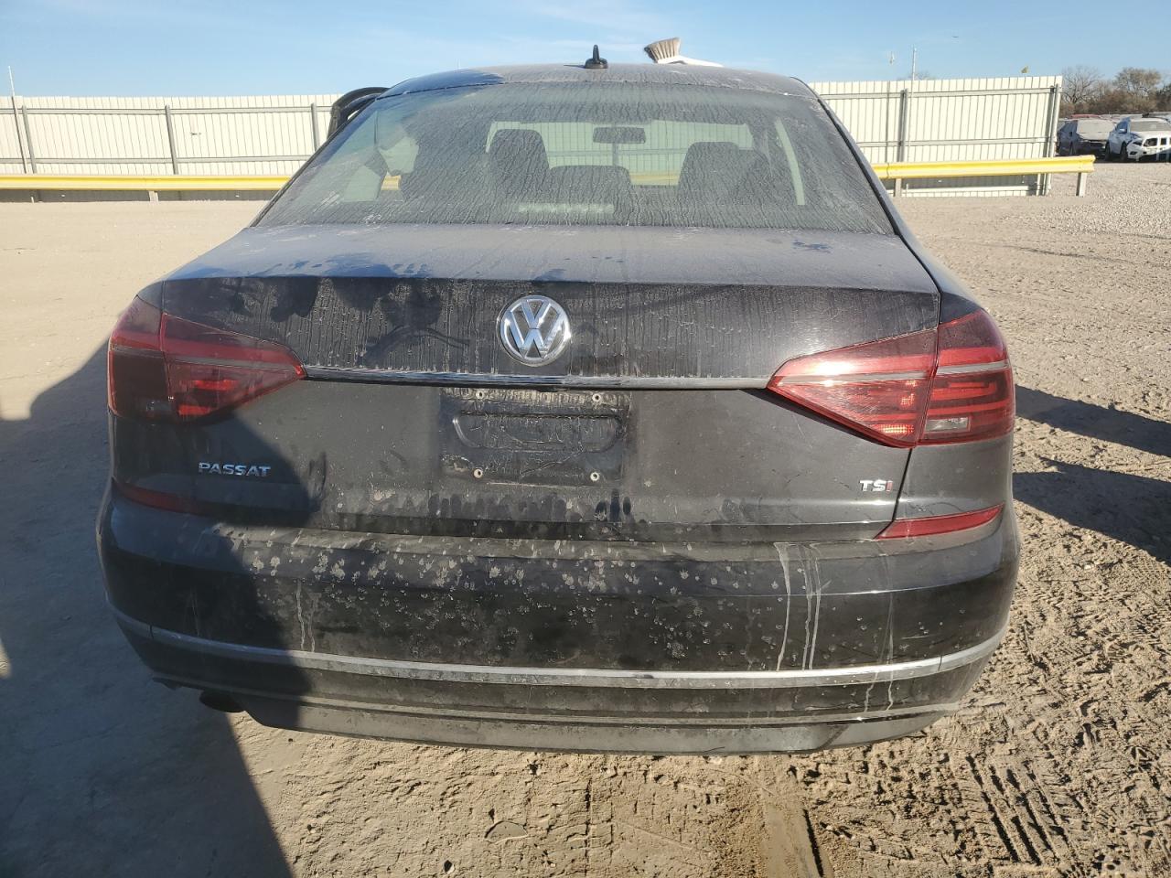 2017 VOLKSWAGEN Passat