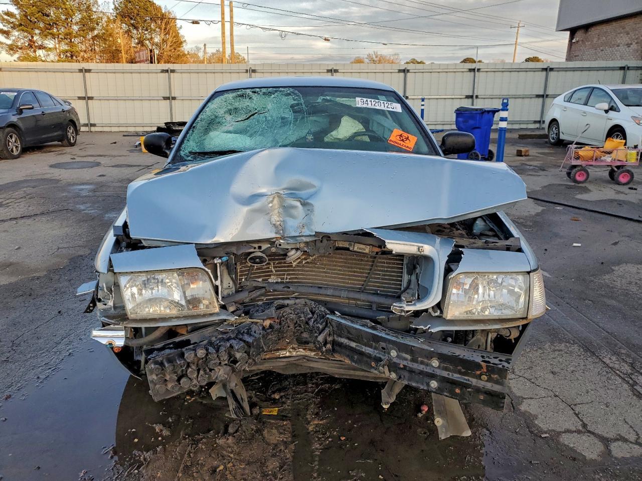 2004 FORD Crown Victoria