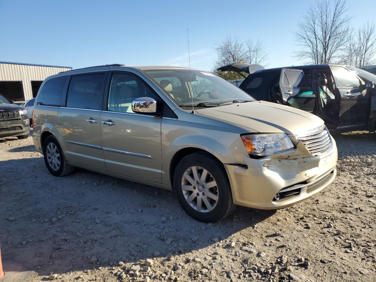 2011 CHRYSLER Town & Country