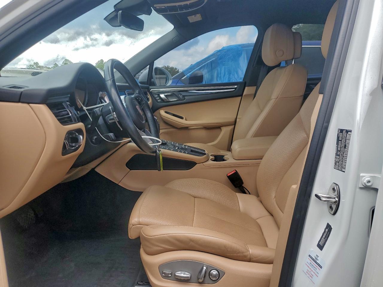 2019 PORSCHE Macan