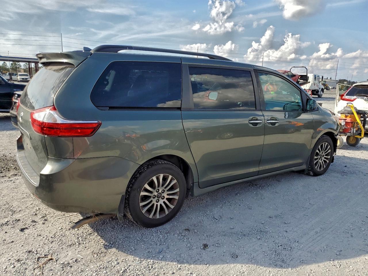 2018 TOYOTA SIENNA