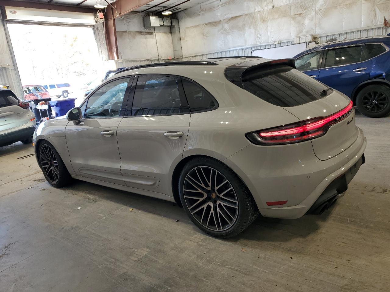 2024 PORSCHE Macan