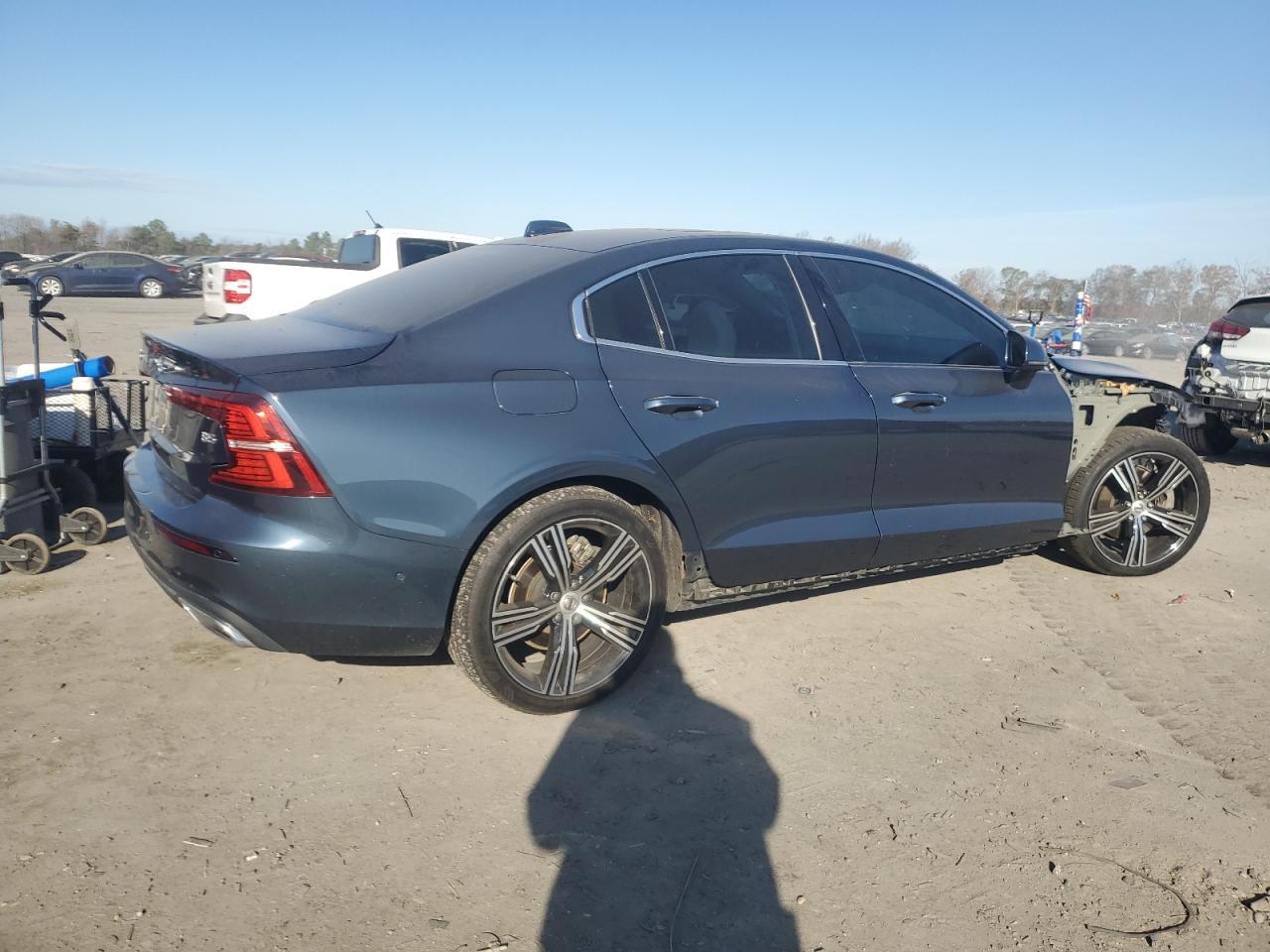 2022 VOLVO S60