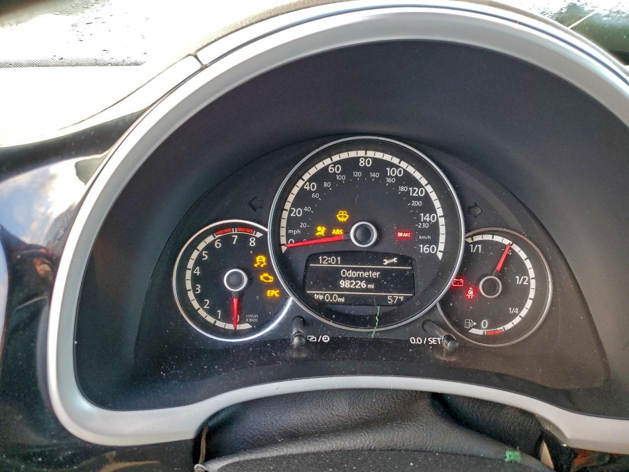 2013 VOLKSWAGEN Beetle