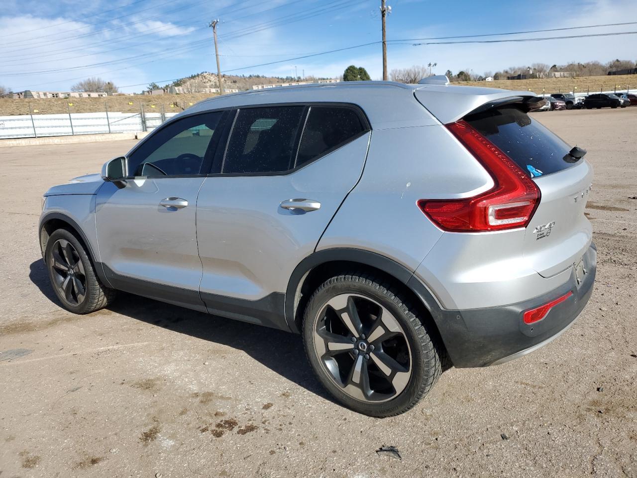 2019 VOLVO XC40