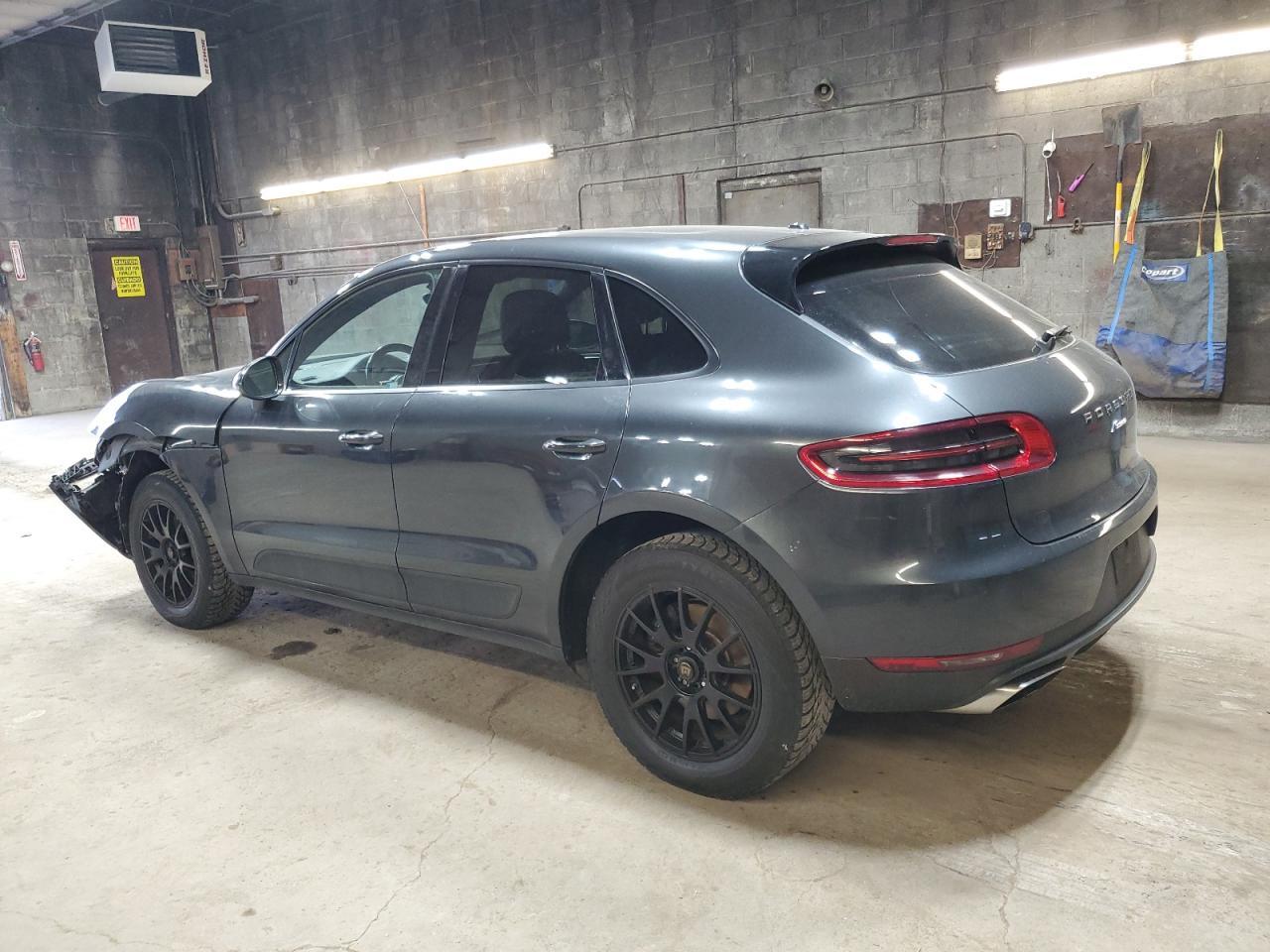 2017 PORSCHE Macan