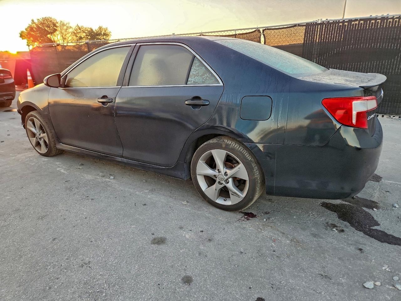 2014 TOYOTA CAMRY