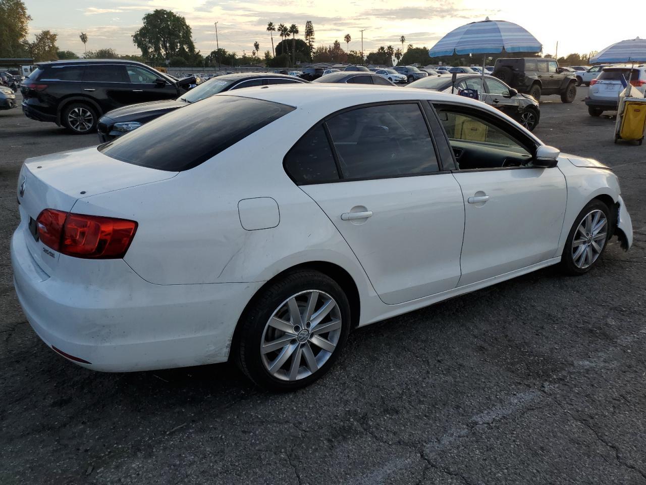 2011 VOLKSWAGEN JETTA