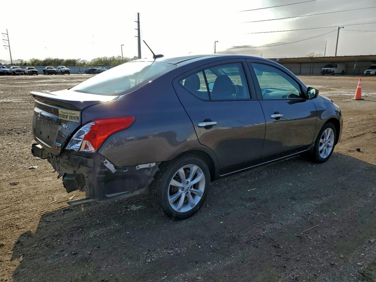 2015 NISSAN VERSA