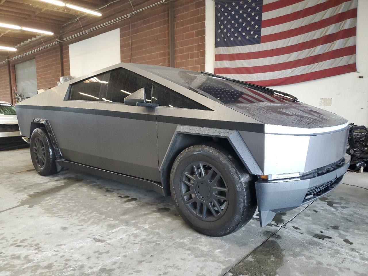 2024 TESLA Cybertruck
