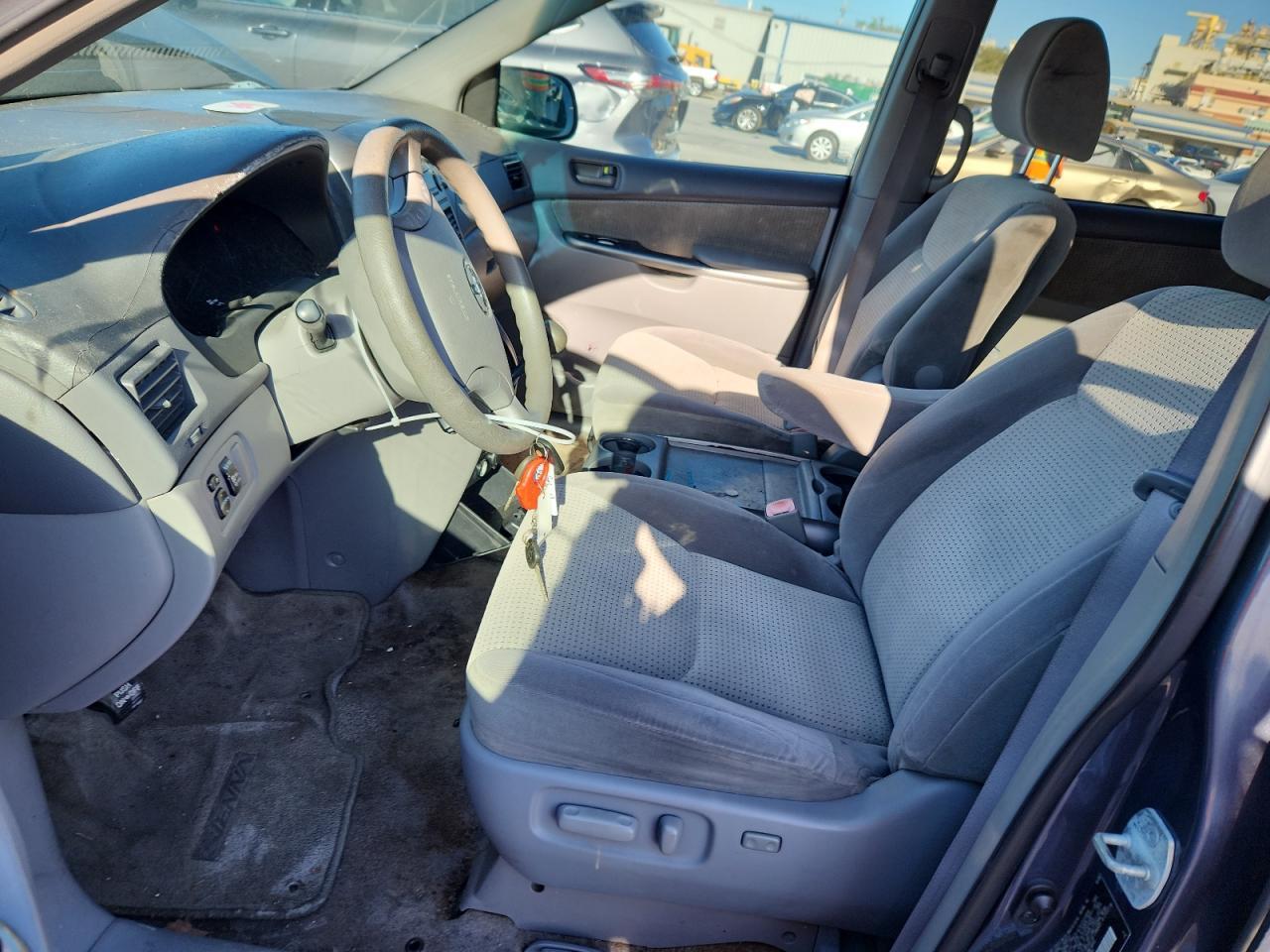 2009 TOYOTA SIENNA