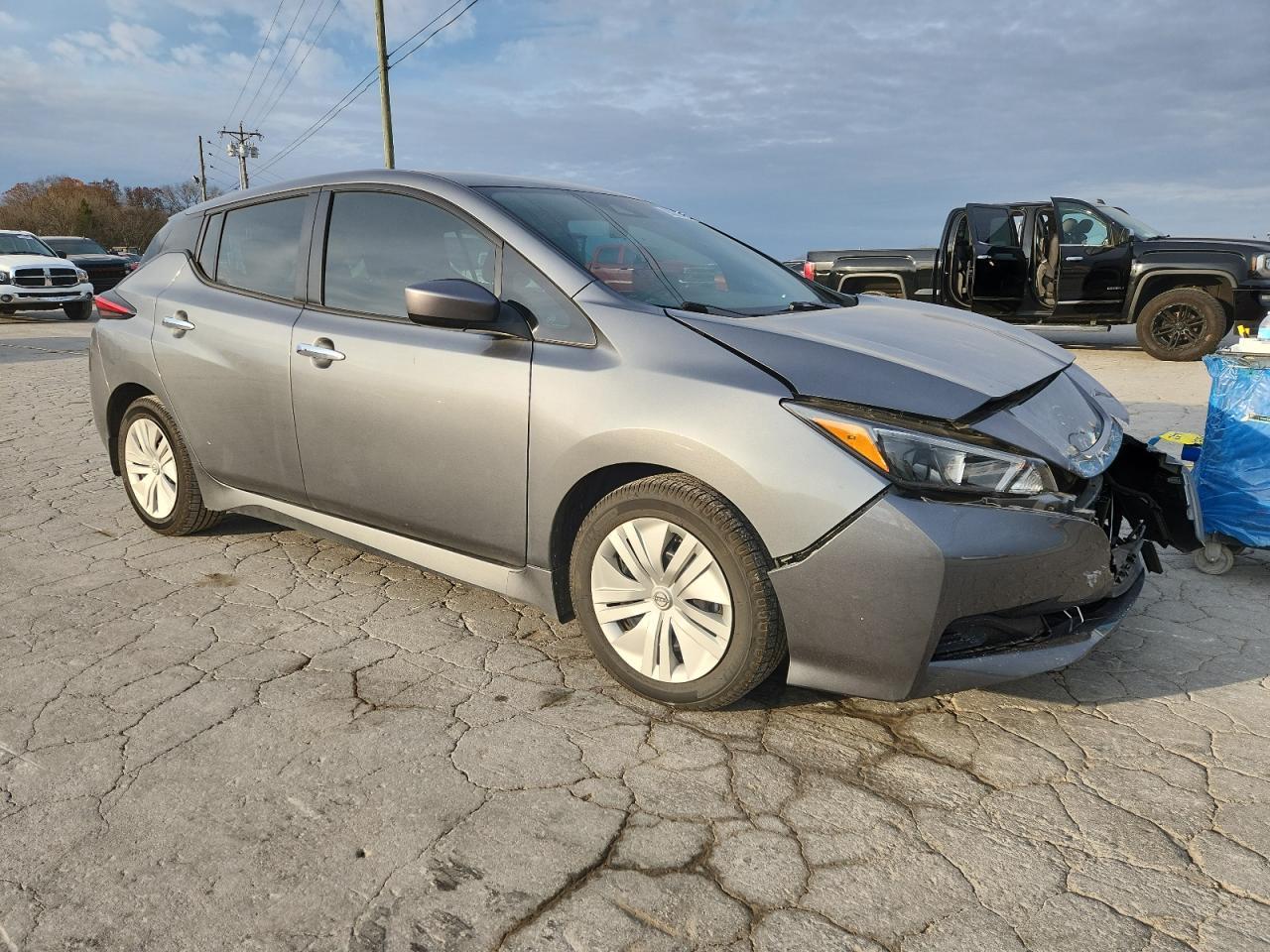 2023 NISSAN LEAF
