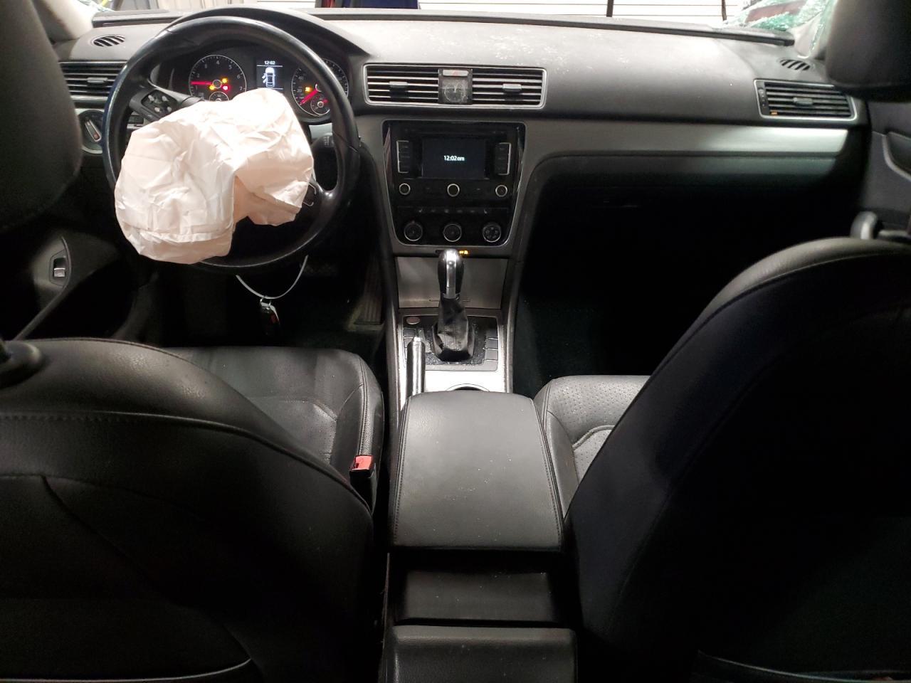 2014 VOLKSWAGEN Passat