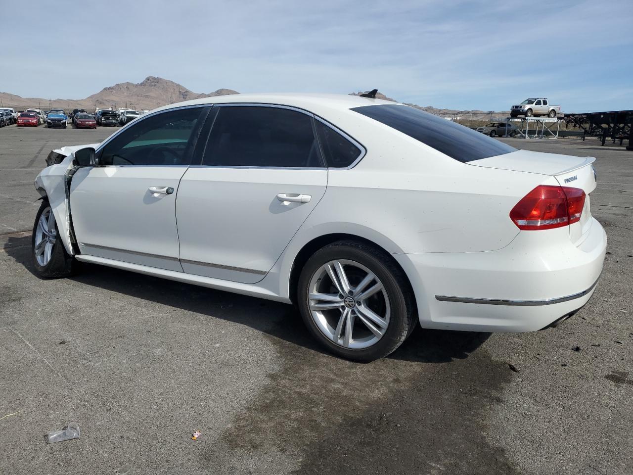 2013 VOLKSWAGEN Passat