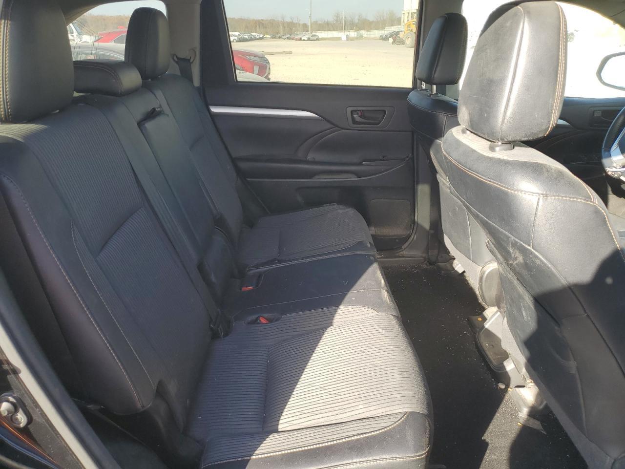 2016 TOYOTA HIGHLANDER