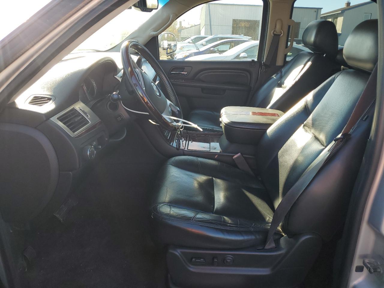 2011 CADILLAC ESCALADE