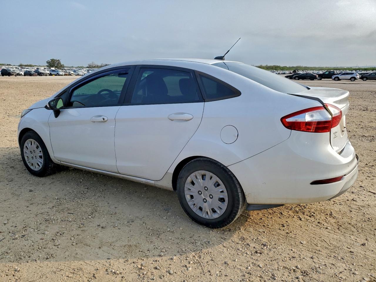 2015 FORD Fiesta