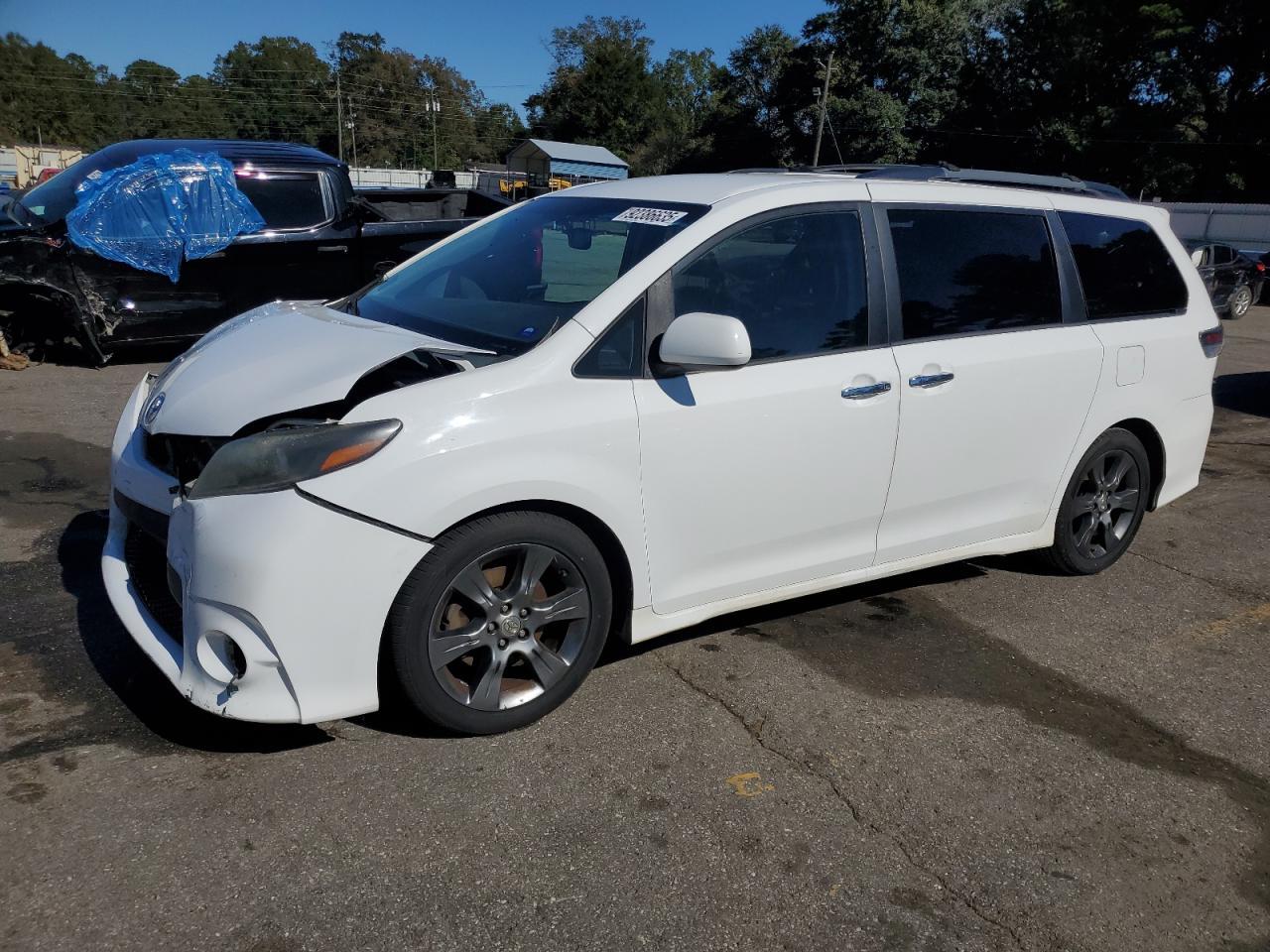 2015 TOYOTA SIENNA