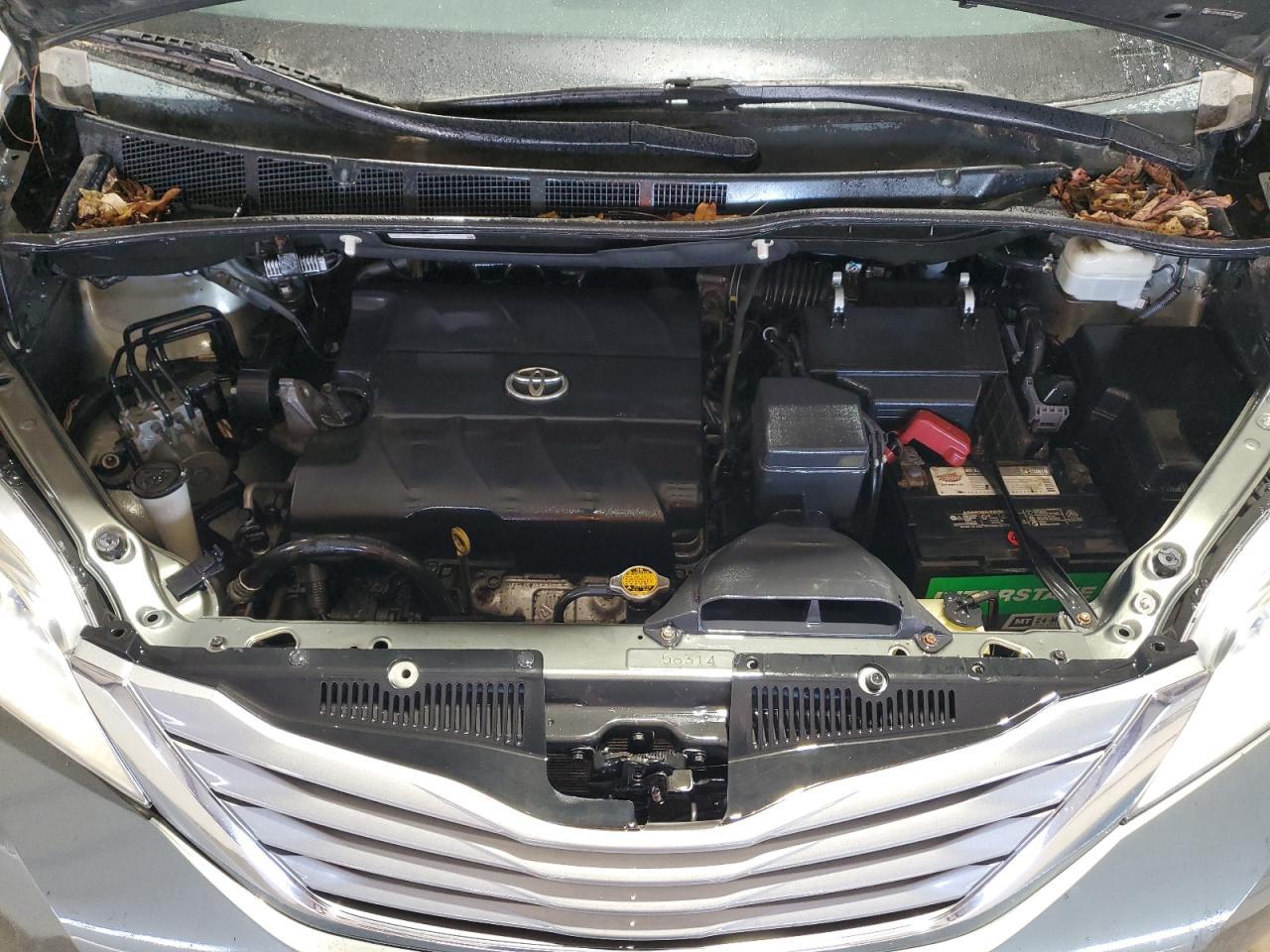 2013 TOYOTA SIENNA
