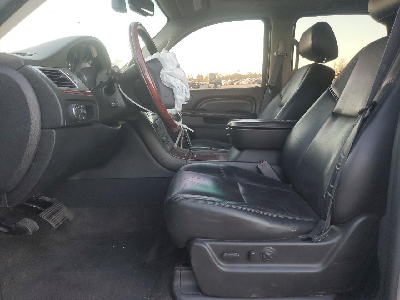 2011 CADILLAC ESCALADE