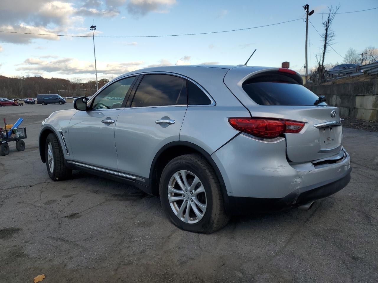 2016 INFINITI QX70