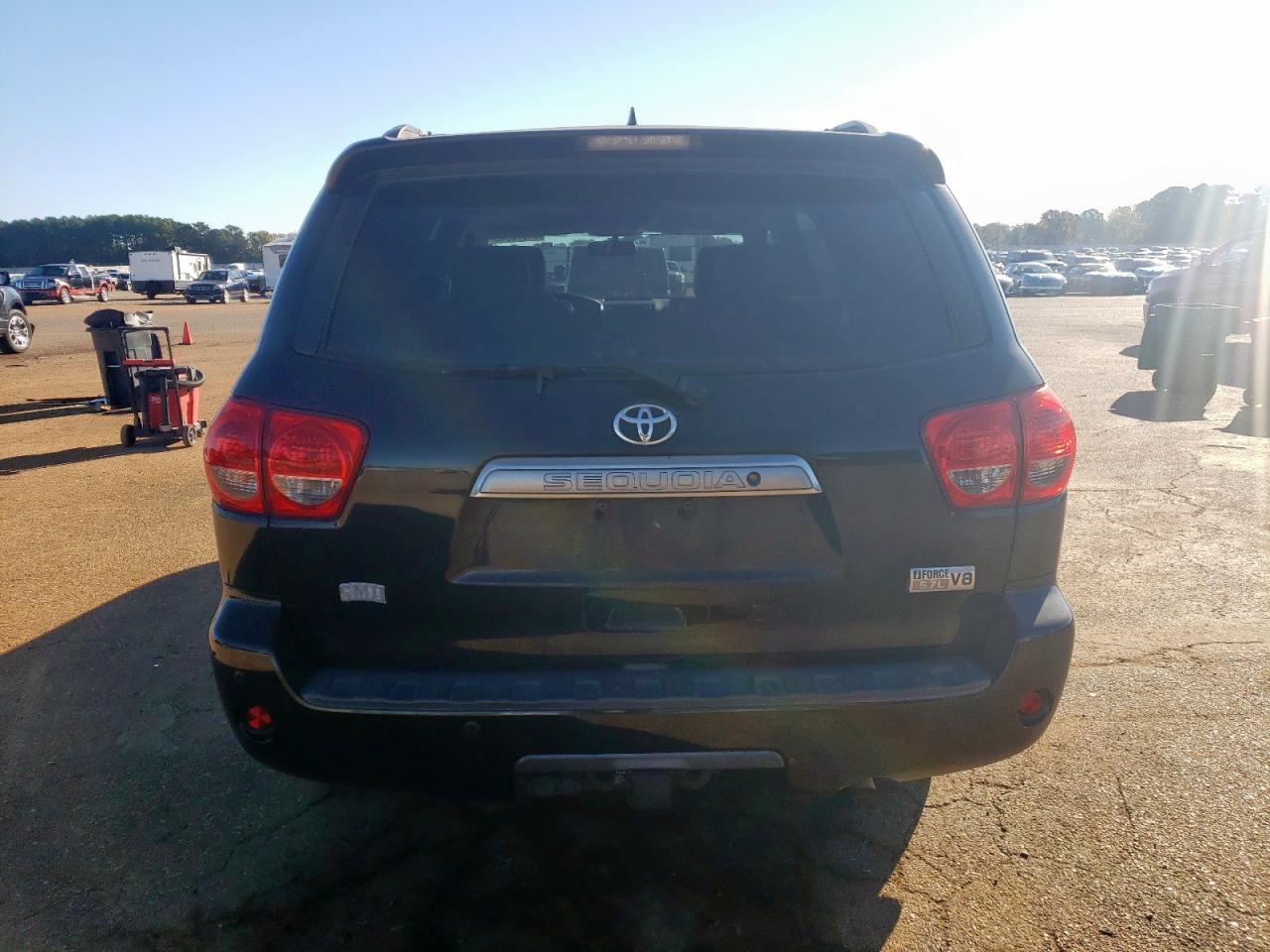 2011 TOYOTA Sequoia