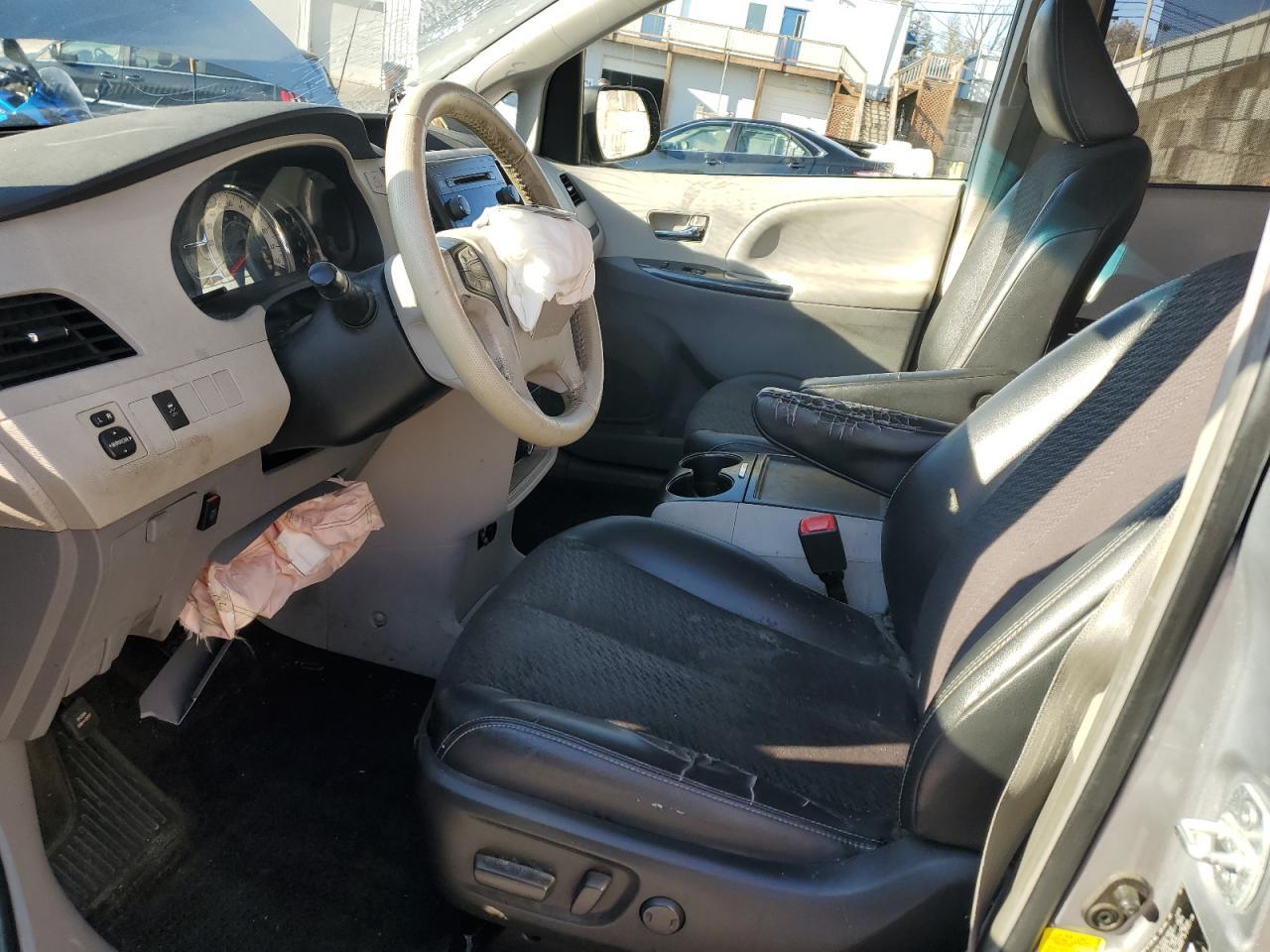 2013 TOYOTA SIENNA