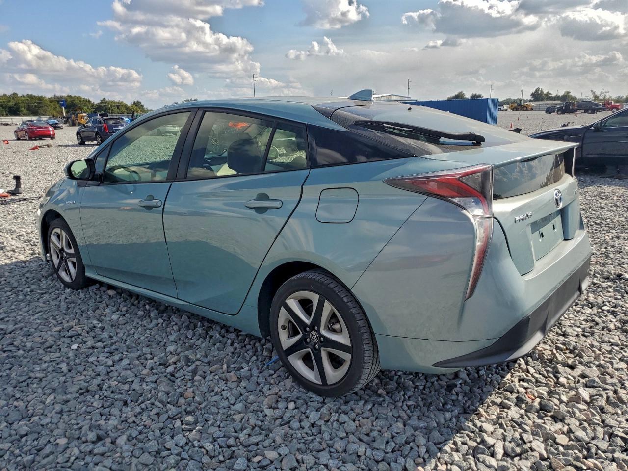 2016 TOYOTA PRIUS
