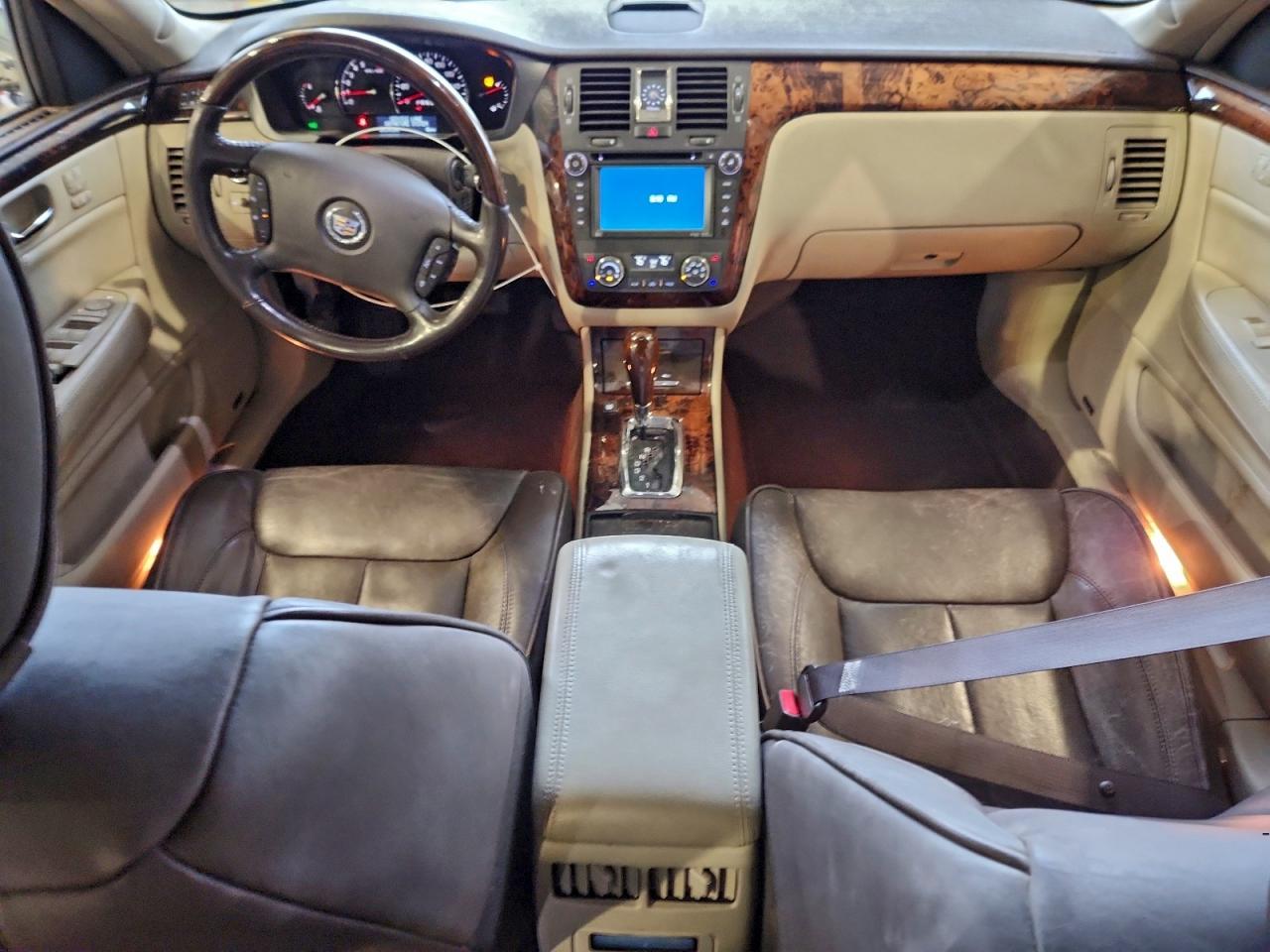 2011 CADILLAC DTS