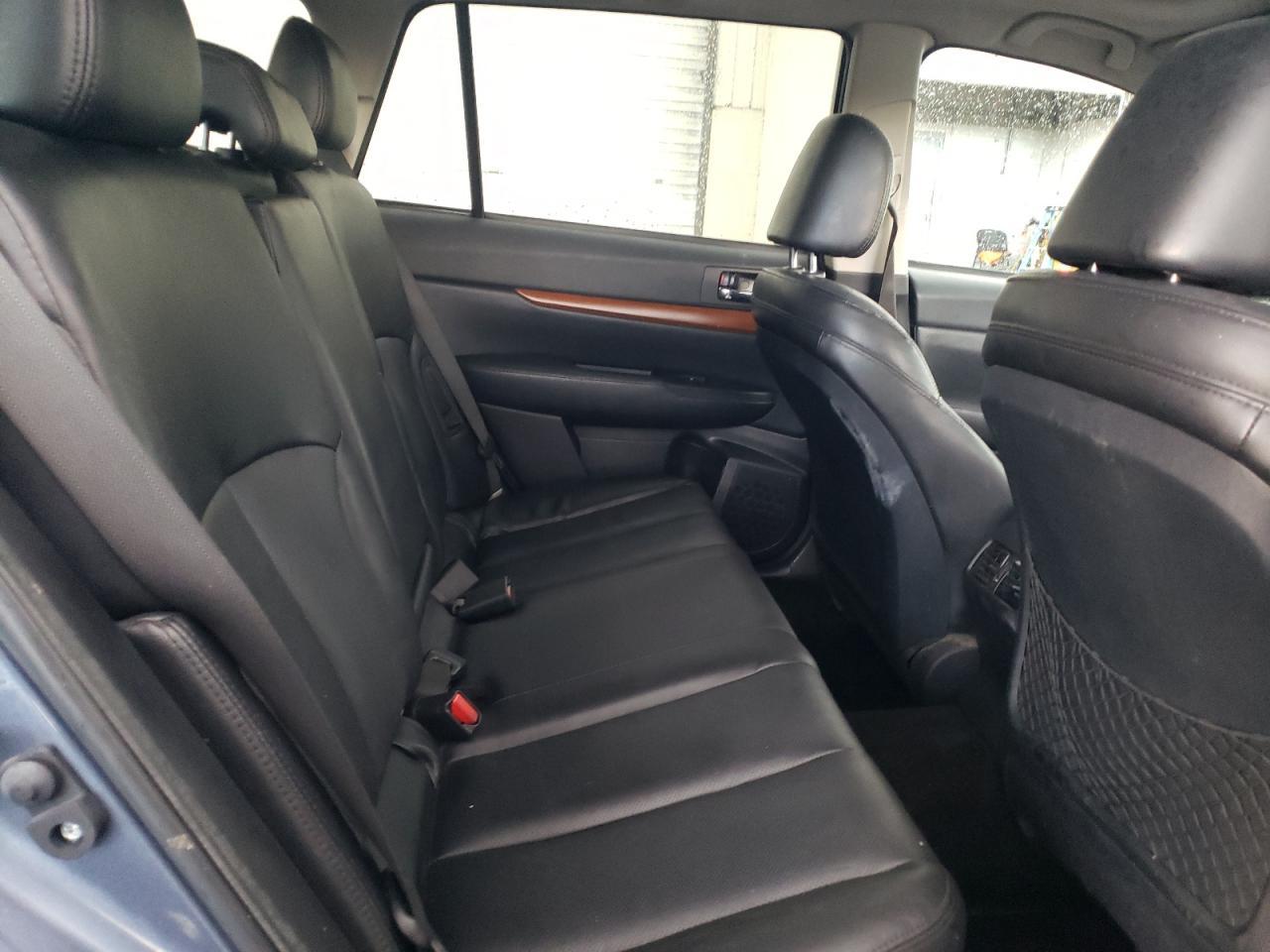 2013 SUBARU Outback