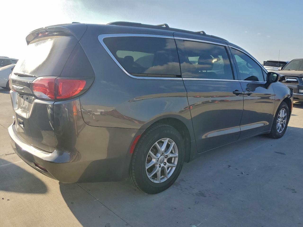 2020 CHRYSLER Voyager