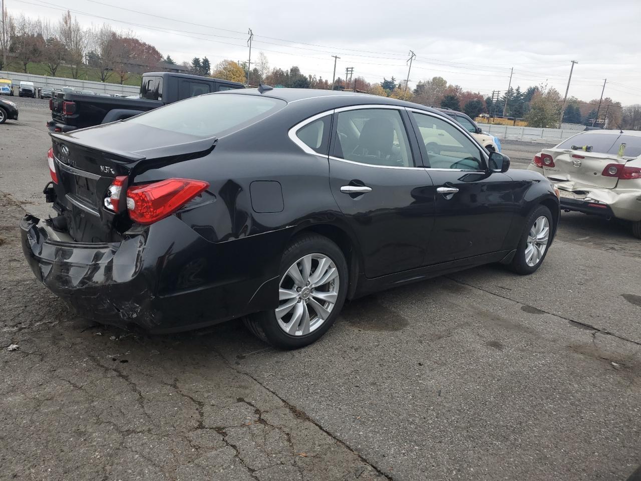 2011 INFINITI M37