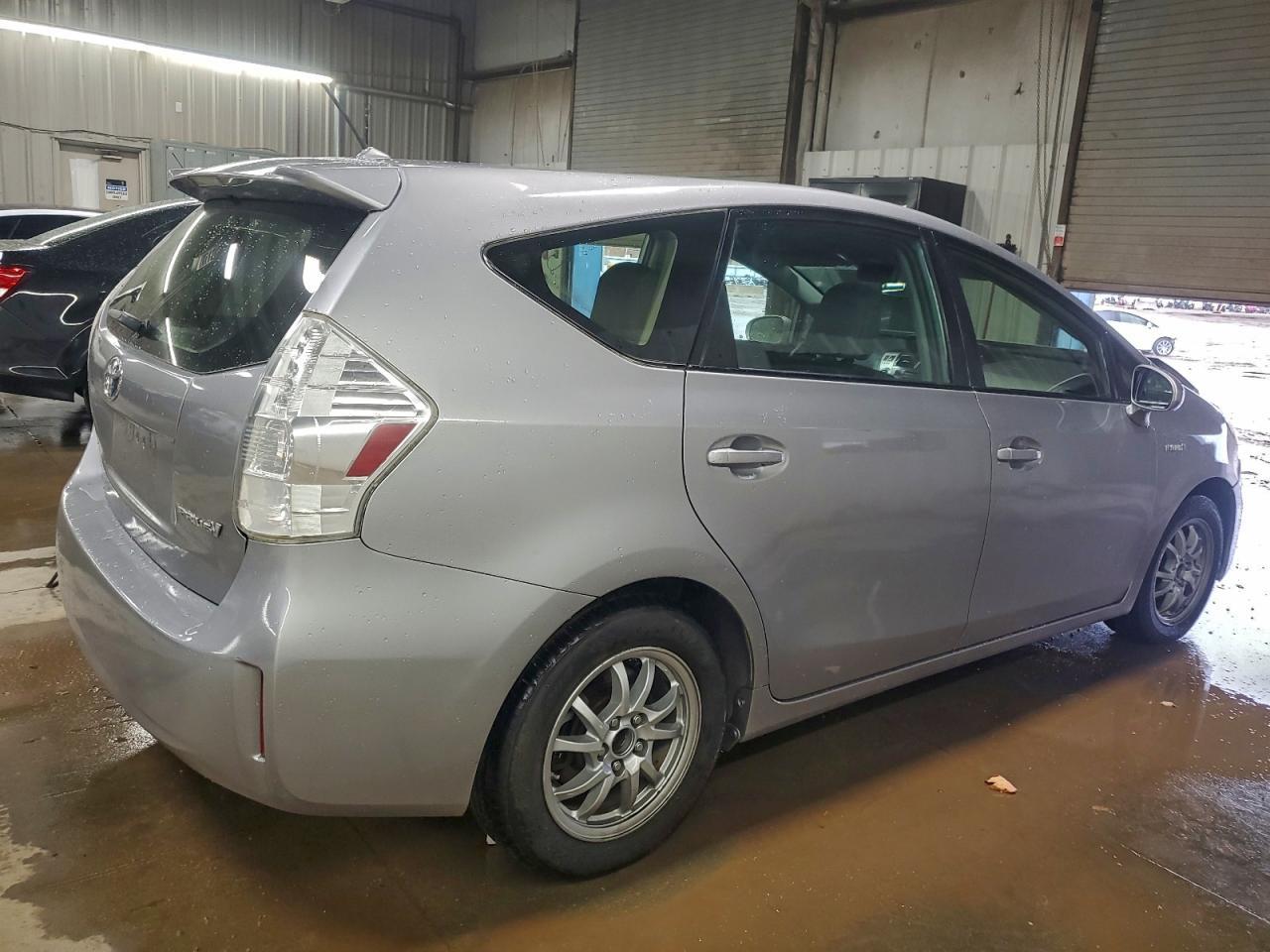 2014 TOYOTA PRIUS V