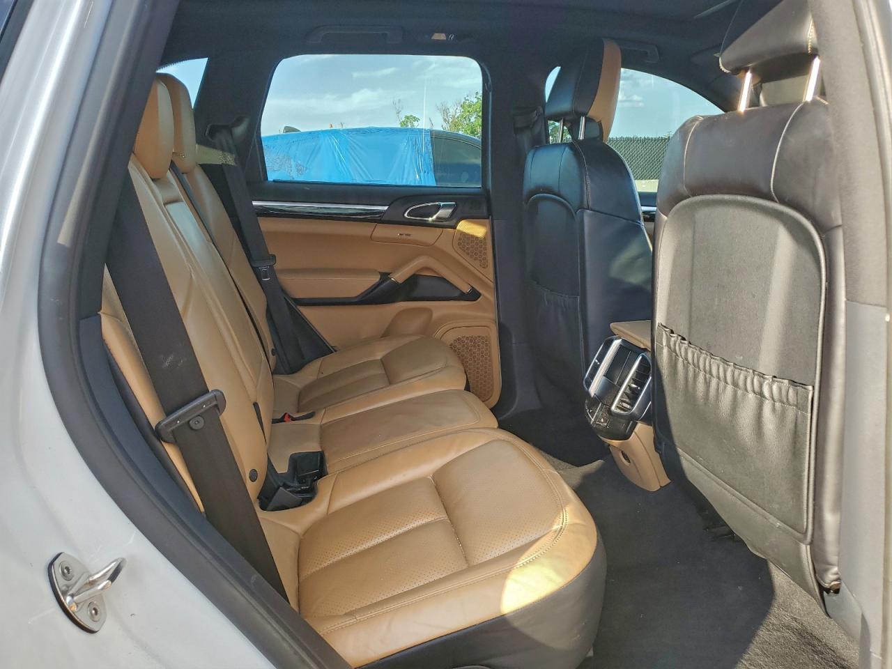 2017 PORSCHE CAYENNE