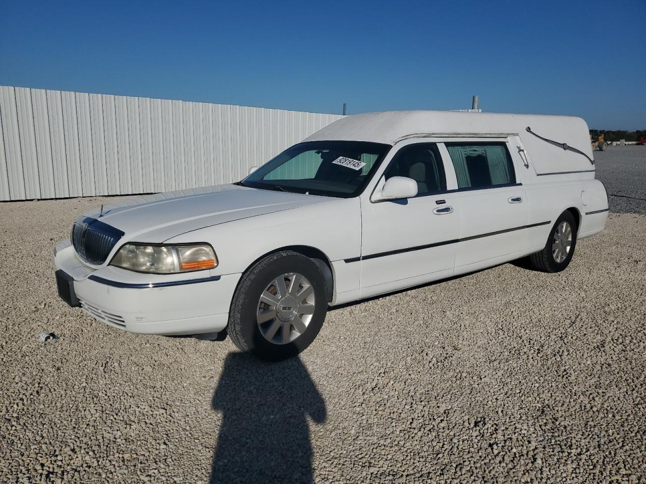2003 LINCOLN Town Car