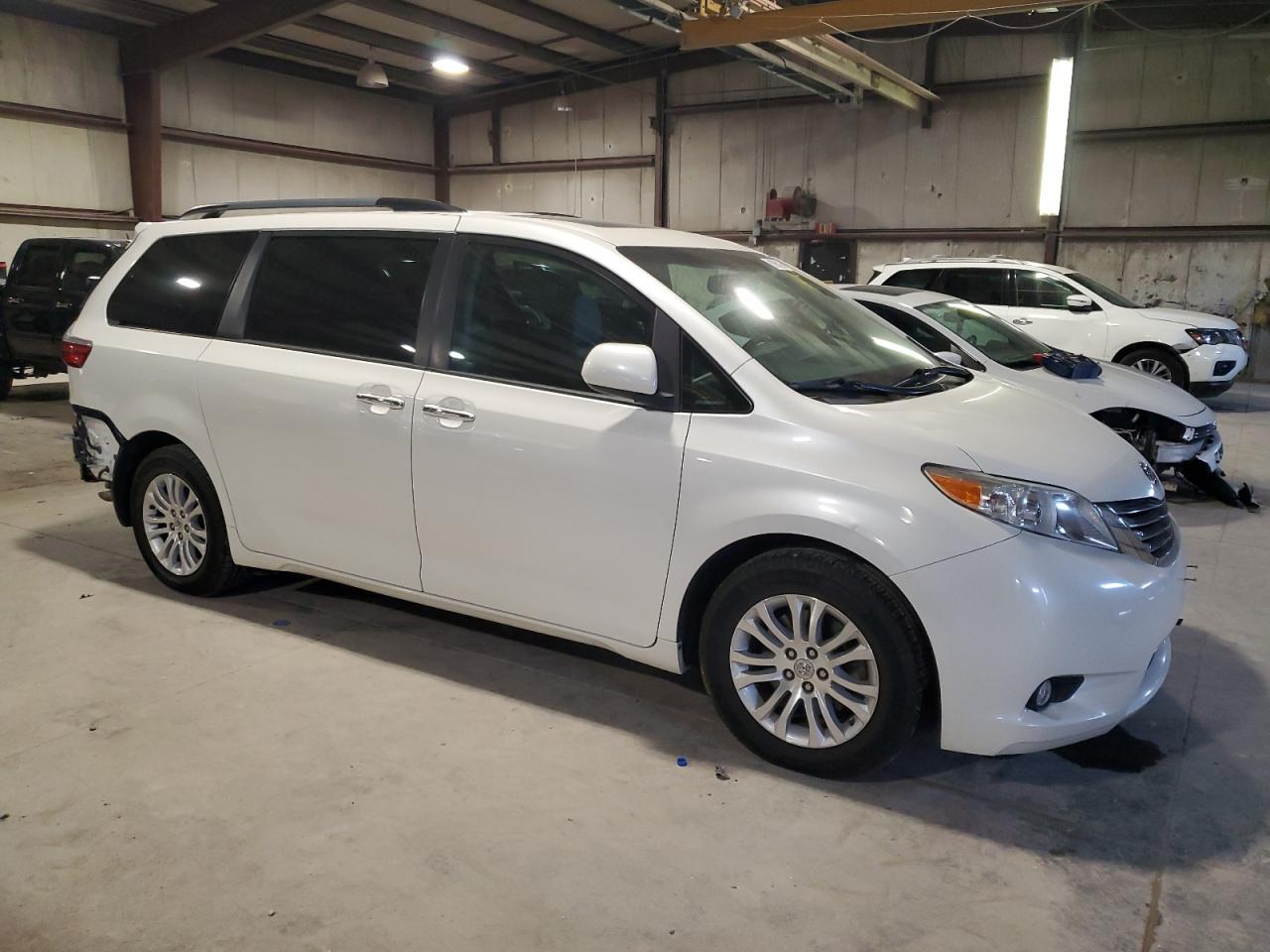2017 TOYOTA SIENNA
