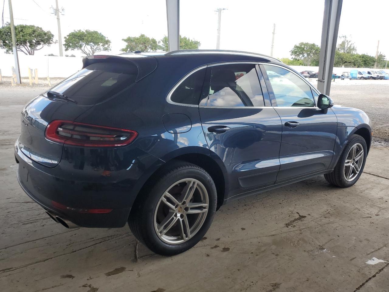 2015 PORSCHE Macan