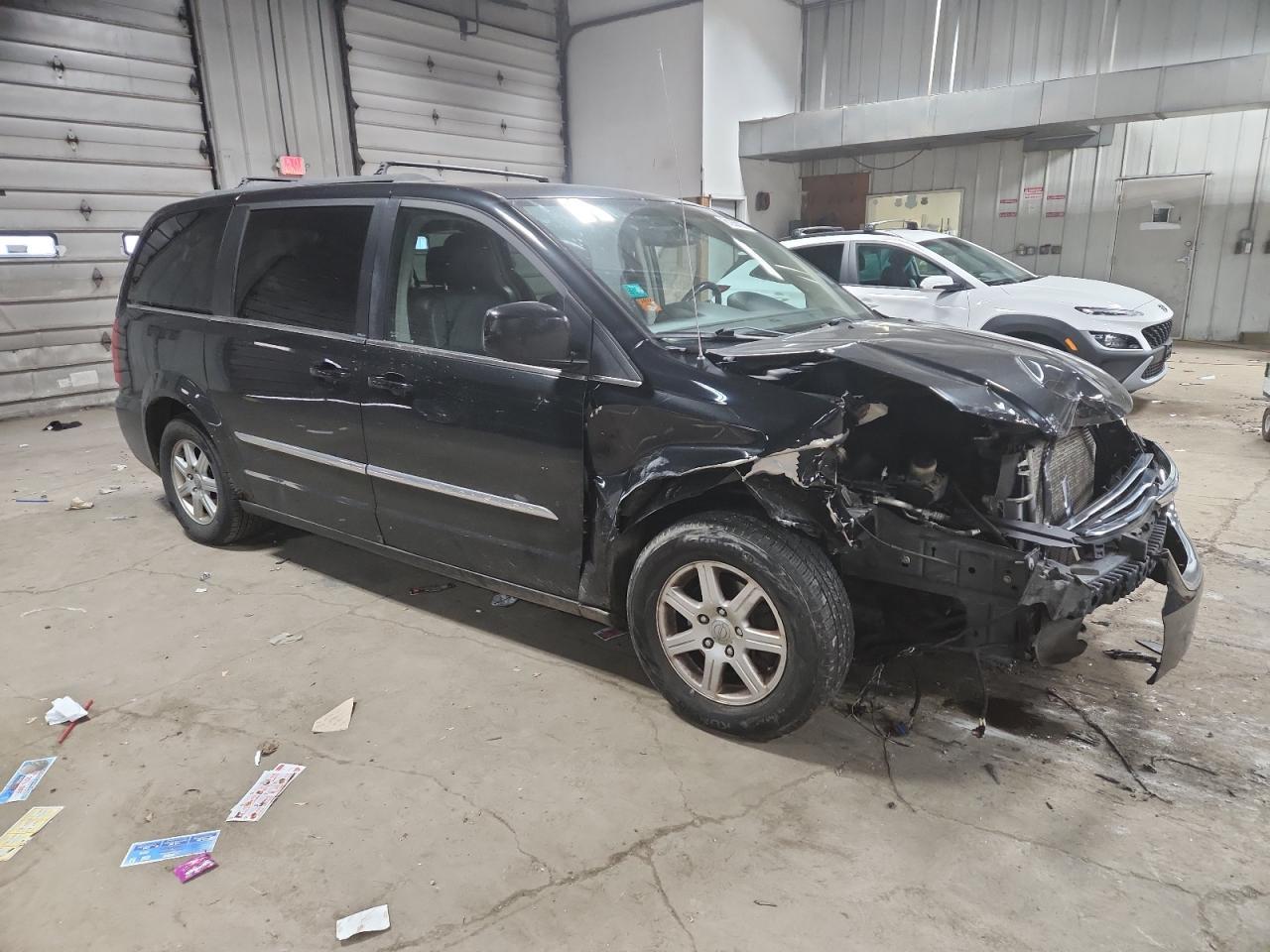 2012 CHRYSLER Town & Country