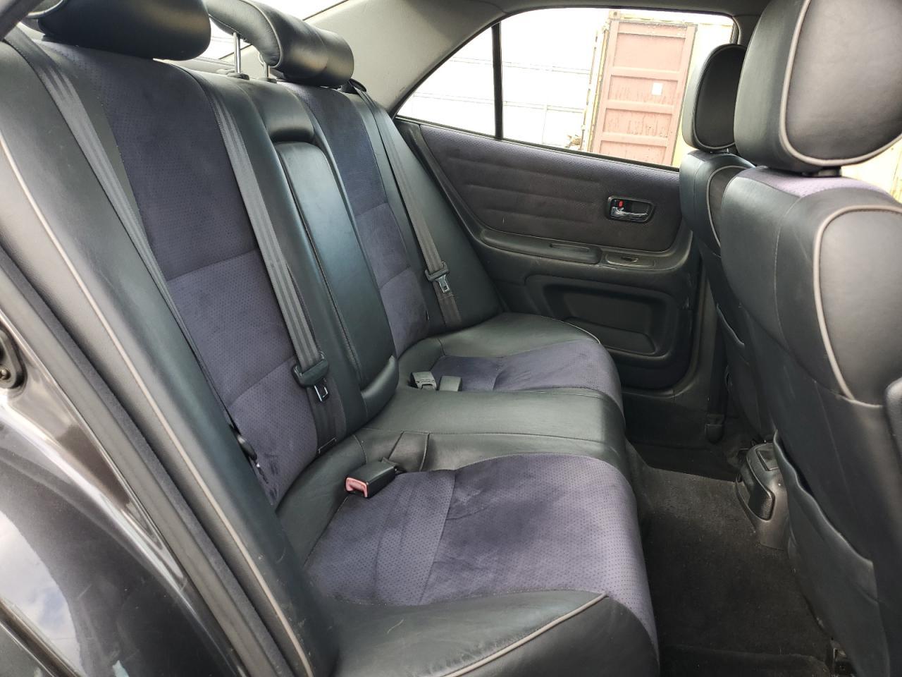 2002 LEXUS IS 300