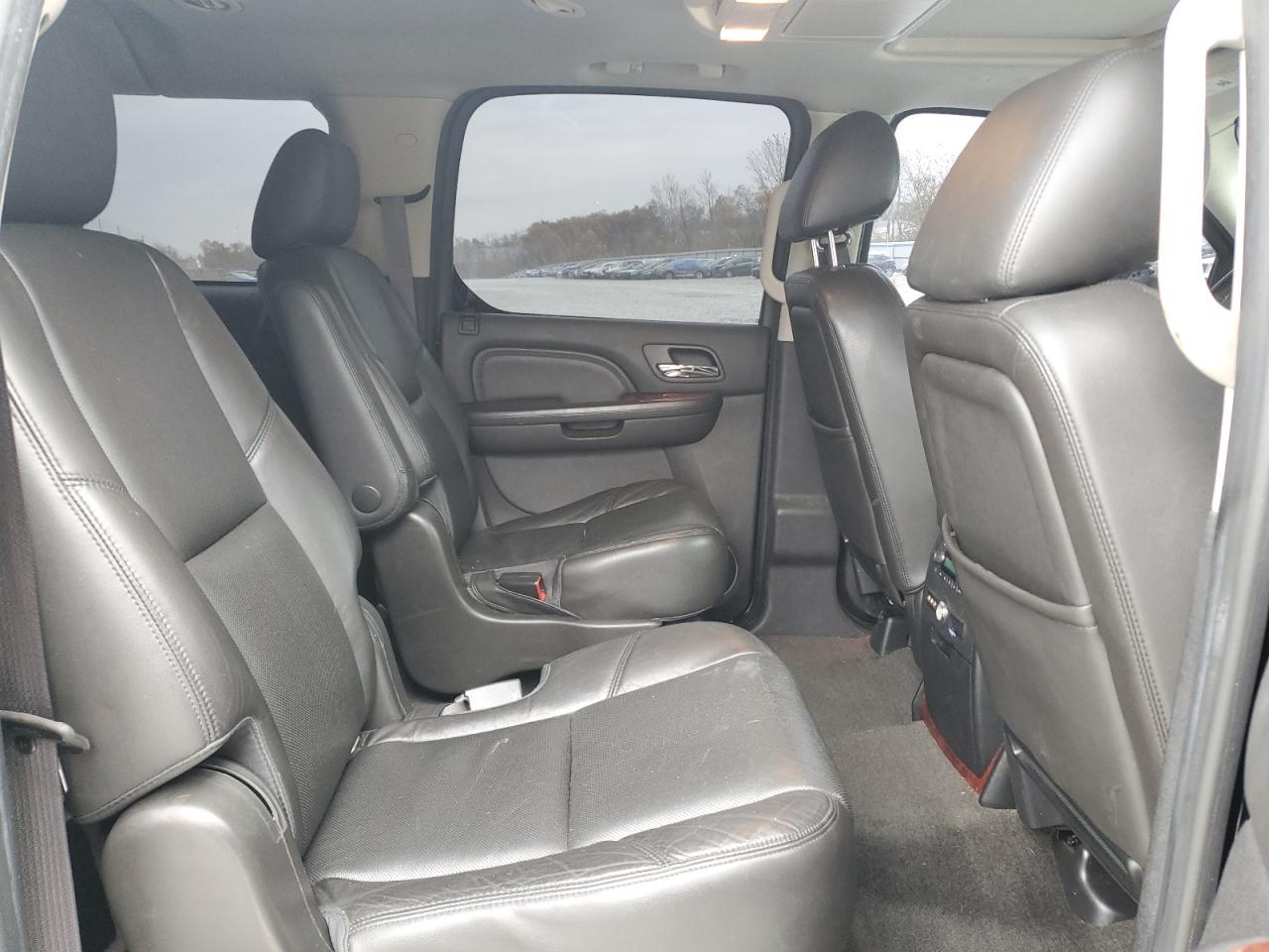 2013 CADILLAC Escalade ESV