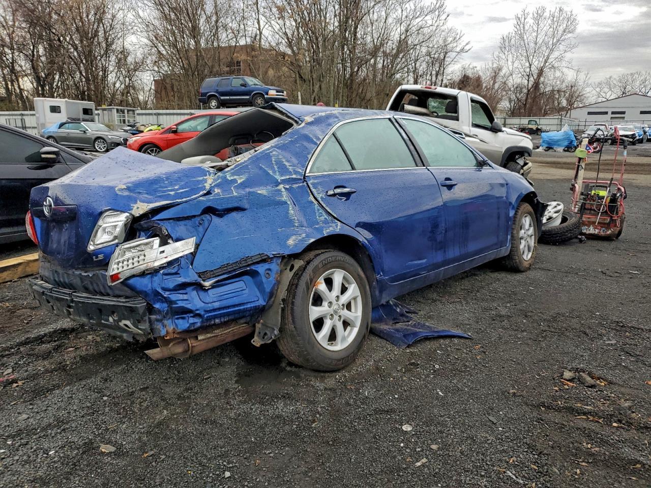 2011 TOYOTA CAMRY