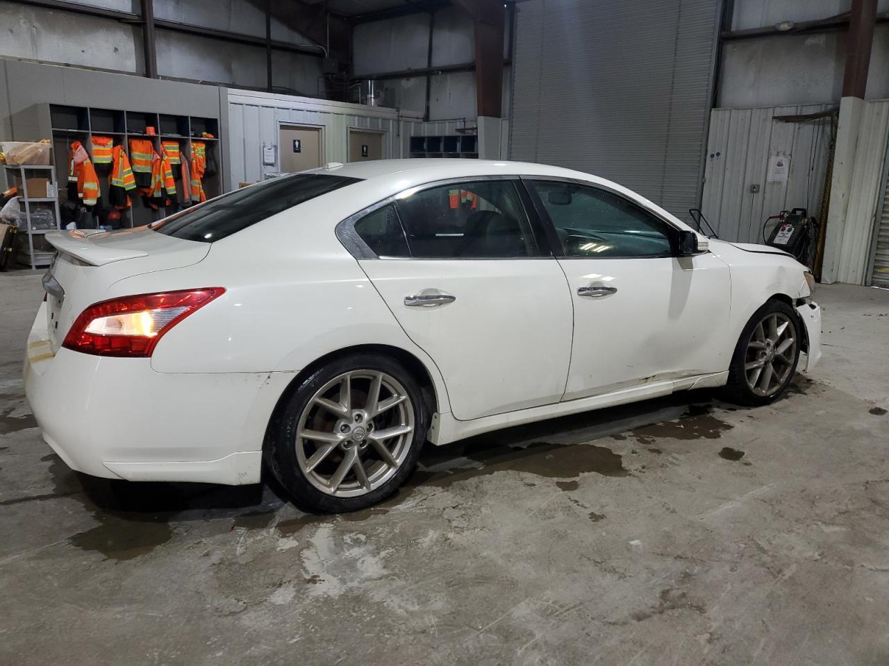 2010 NISSAN Maxima