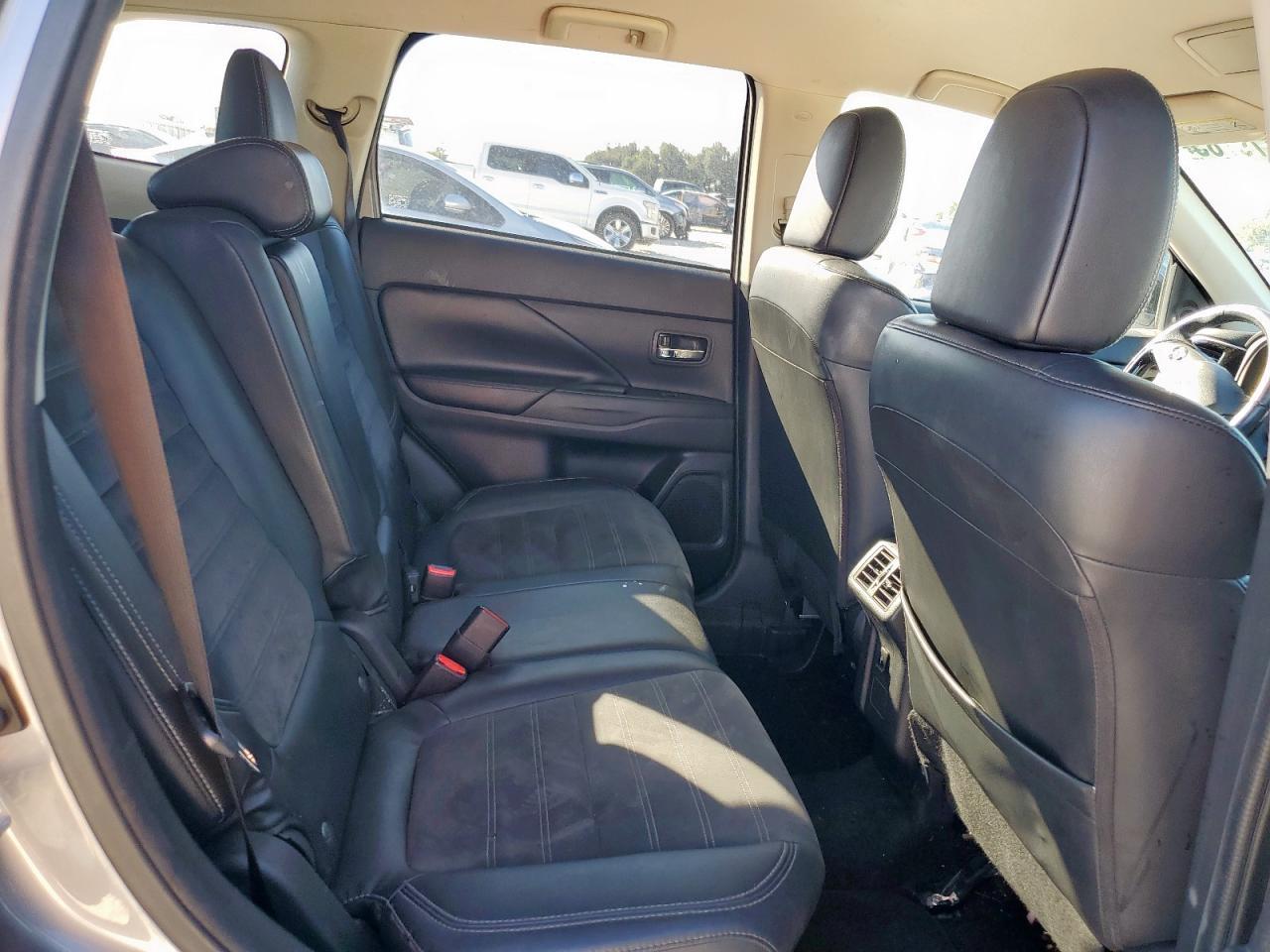 2019 MITSUBISHI outlander