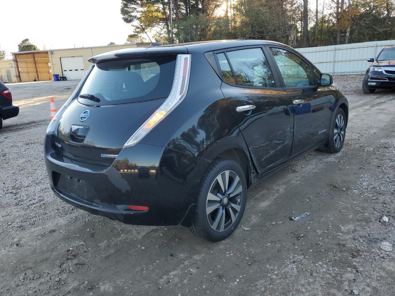 2016 NISSAN LEAF