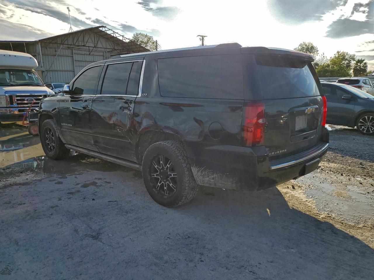 2016 CHEVROLET Suburban