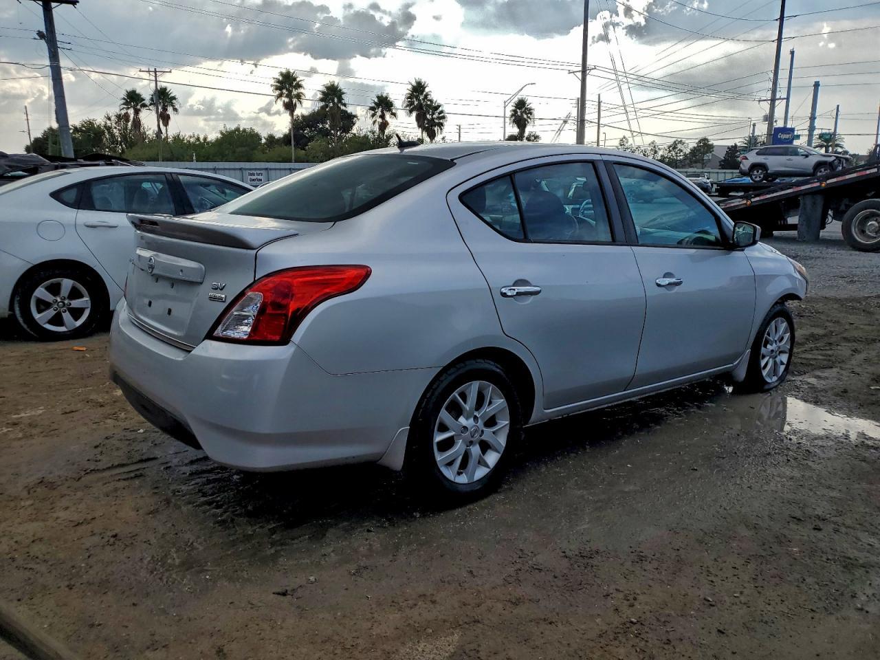2017 NISSAN VERSA