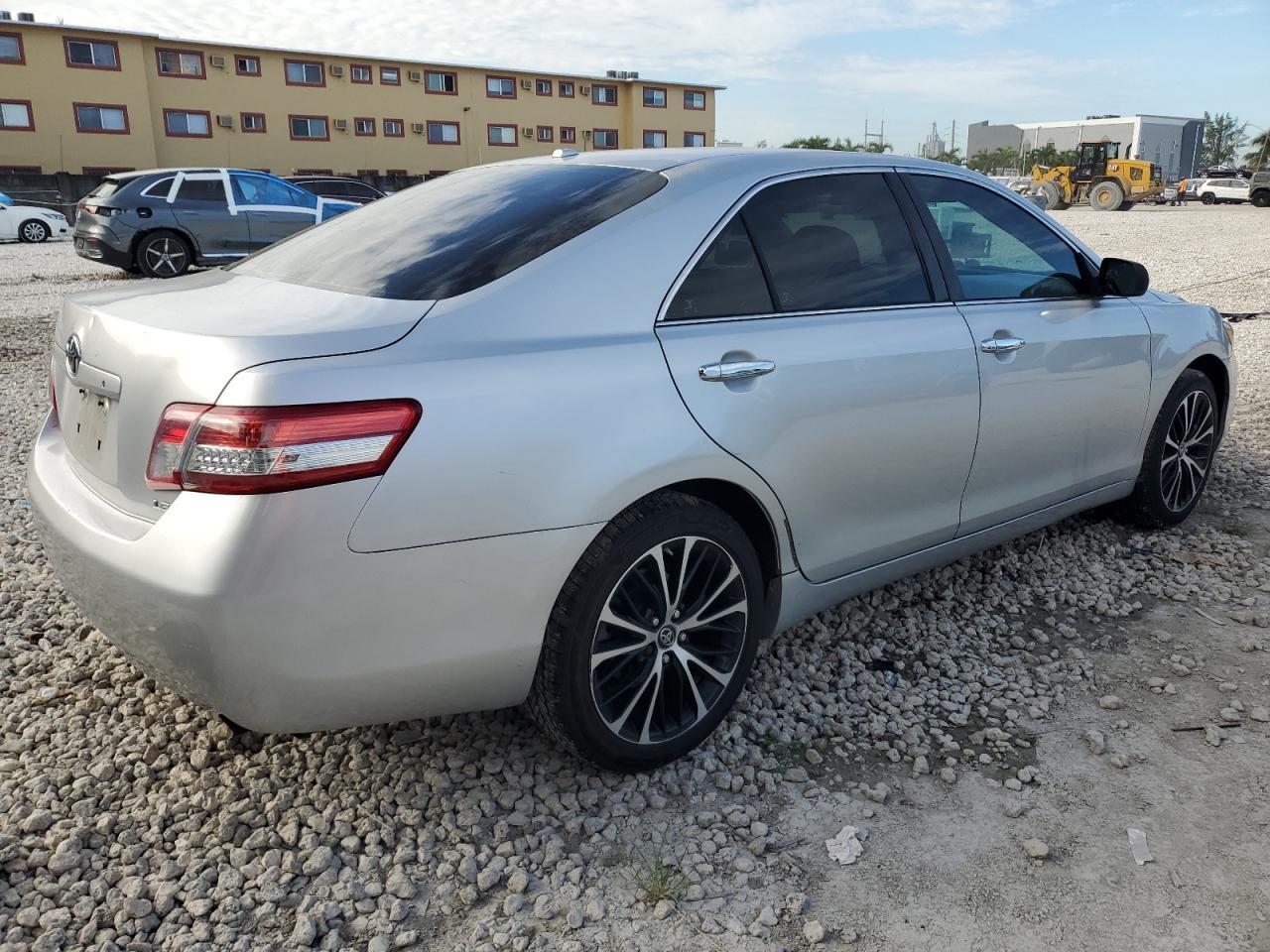 2011 TOYOTA CAMRY