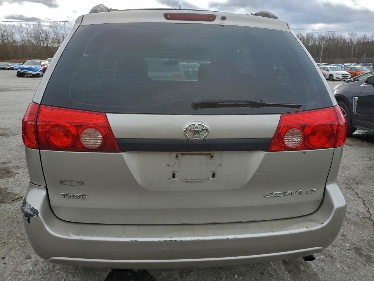 2010 TOYOTA SIENNA